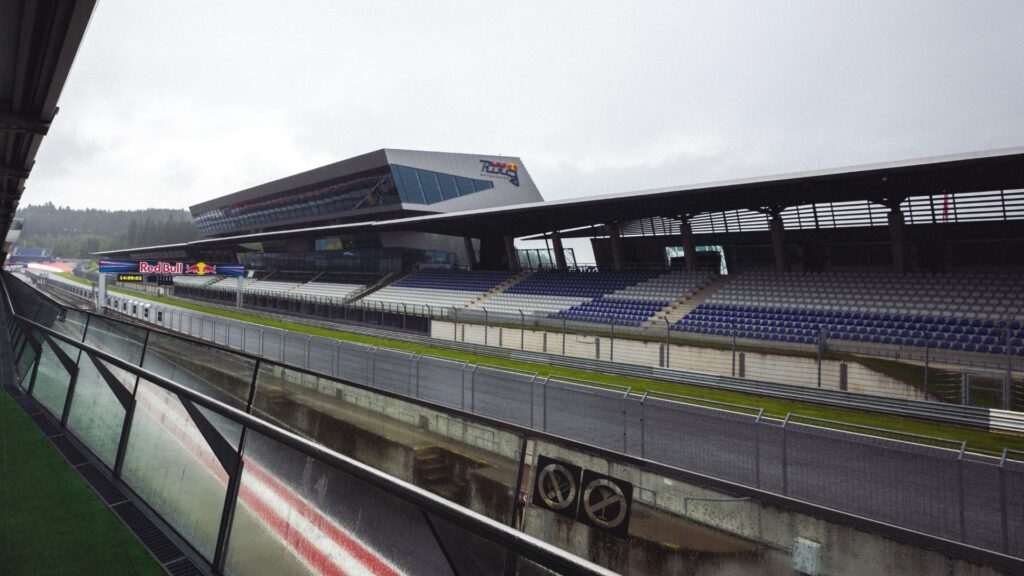 Leeg Red Bull Ring circuit in Spielberg, Oostenrijk