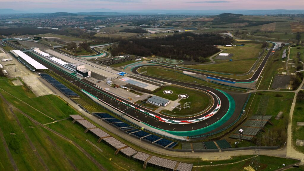 Vogelperspectief van de Hungaroring, het officiële Formule 1-racecircuit van Hongarije in de stad Mogyoród
